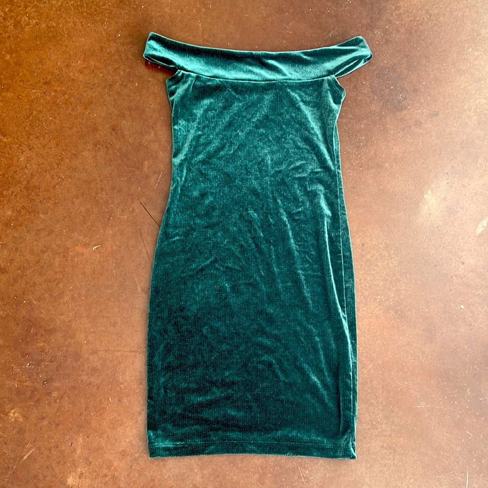 Forever 21 Sparkly Velvet Emerald Green Off Shoulder Dress